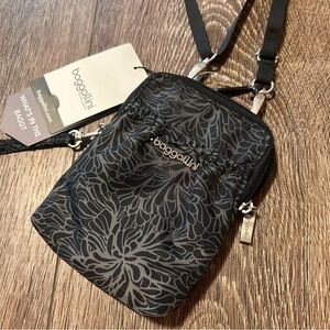 baggallini Modern Everywhere Explorer Crossbody bag Midnight blossom print